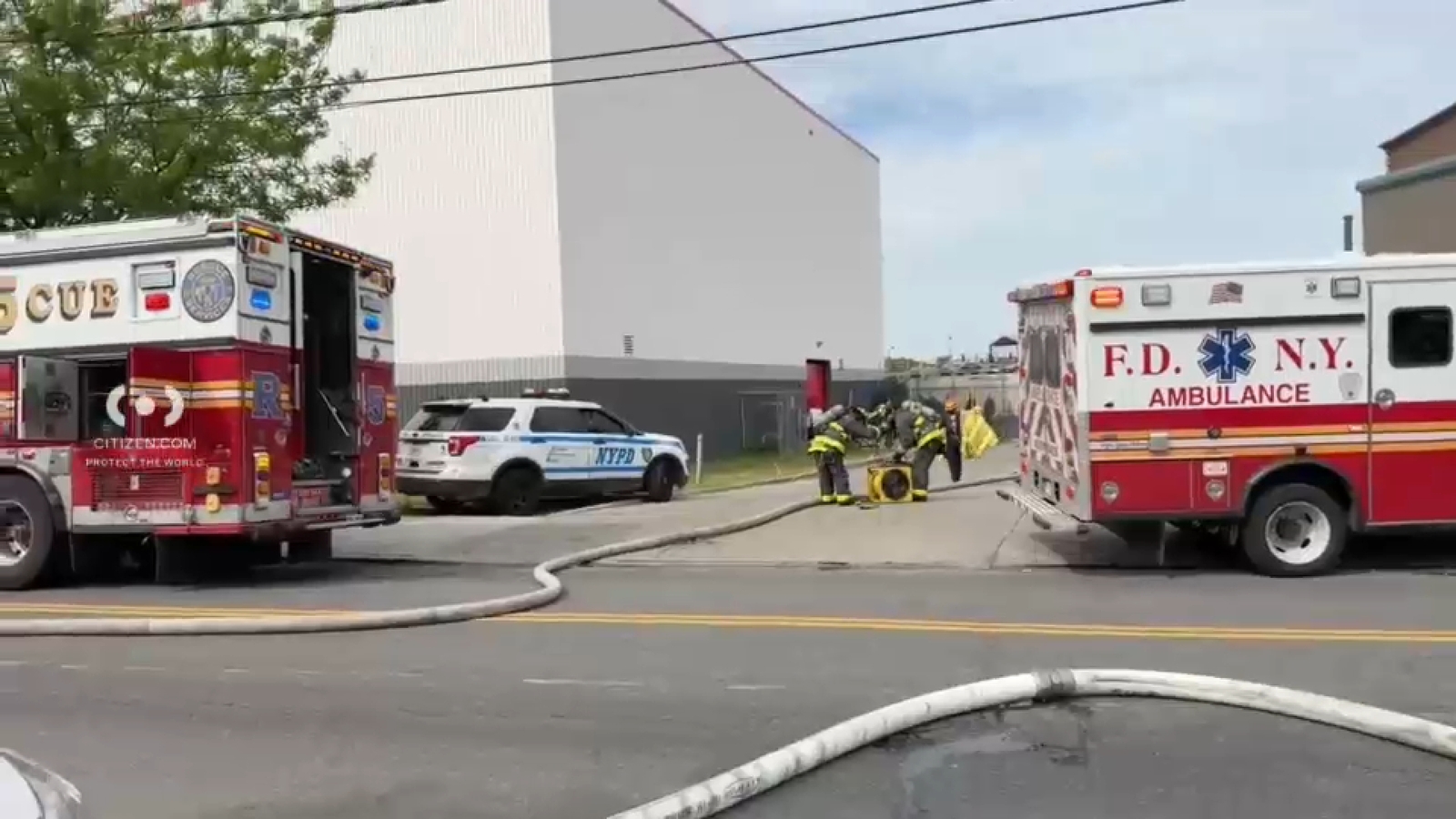 史坦顿岛火灾：造船厂爆炸造成至少16人受伤
