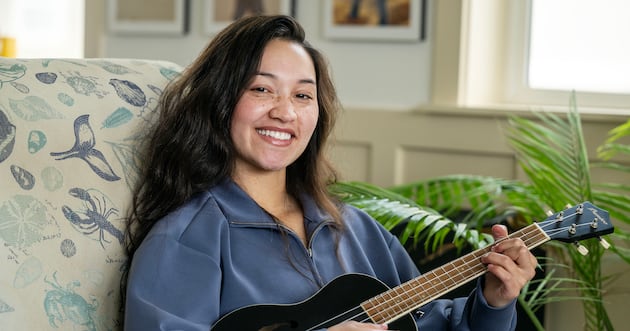 犹他州歌手Liahona Olayan 谈论“美国偶像”、信仰和新音乐– Deseret News